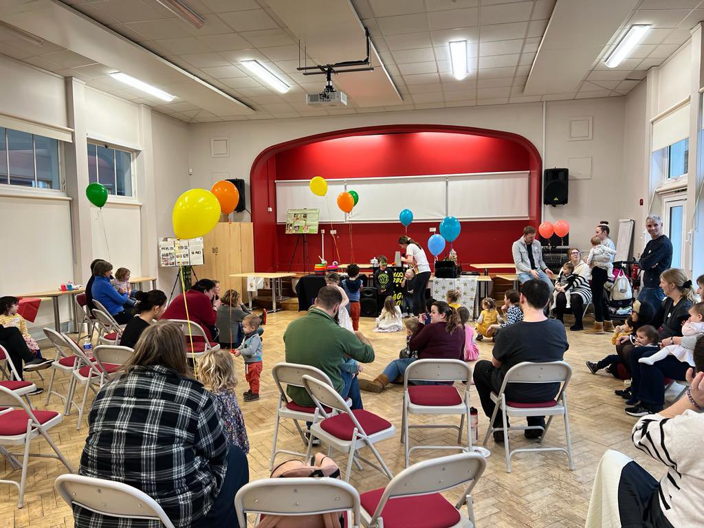 Our Families New Year party was a huge success &amp; everyone had a fabulous time!🎉 
Tx to Miss Bubbles for entertaining the children with games, dancing &amp; bubbles, @hokeycokeyparty for the super balloons, Cat from #rainbowcatfacepainting &amp; Guildford Family Centre 
for the hall 🧡💜