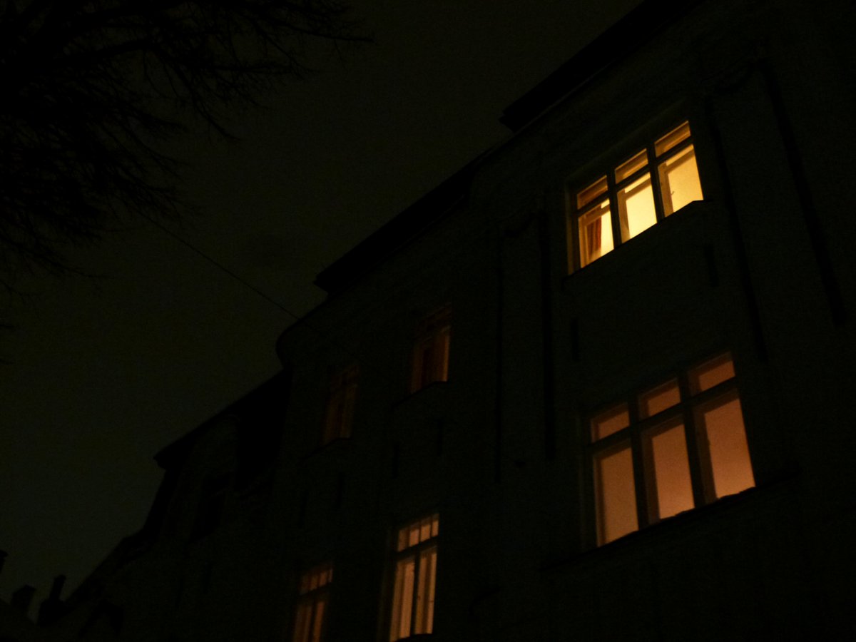 Warm Windows

#picture #night #fasade #dark #old #street #vienna #windows #winter #photography