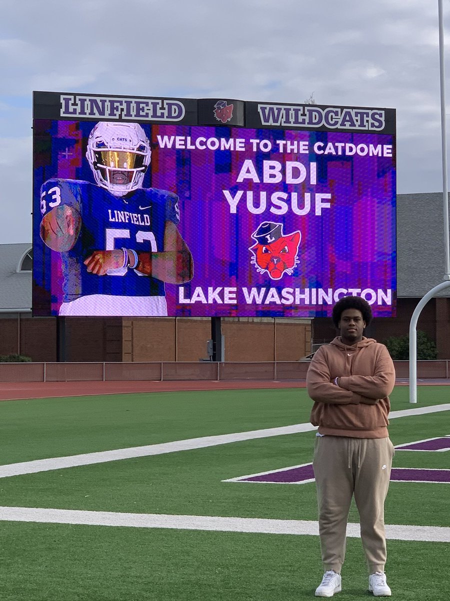 BackyardMaalik's tweet photo. Thank you to the coaching staff @LinfieldFB for the official visit. I had a great time in McMinnville! @coachbelliott @CoachJVaughan @CoachSmithCats @CoachHeck55 @StanDaniels64 @Micah_Chen @RylandSpencer @KangFootball https://t.co/xKNCAHGnBT