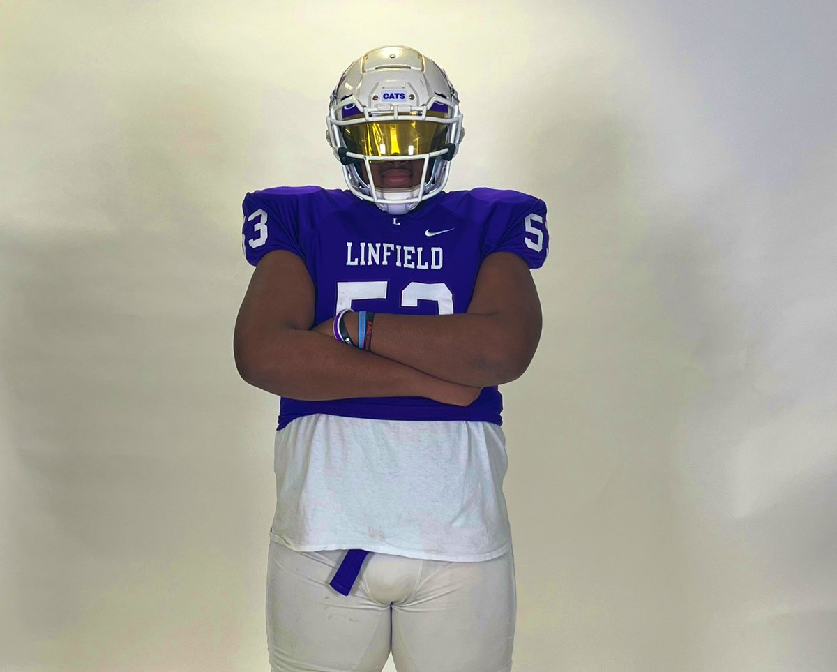 BackyardMaalik's tweet photo. Thank you to the coaching staff @LinfieldFB for the official visit. I had a great time in McMinnville! @coachbelliott @CoachJVaughan @CoachSmithCats @CoachHeck55 @StanDaniels64 @Micah_Chen @RylandSpencer @KangFootball https://t.co/xKNCAHGnBT