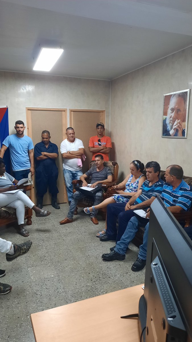 MayabequeEAA's tweet photo. En la mañana de hoy se realiza intercambio con los operarios de los nuevos equipos especializados recibidos por el donativo chino que ya se encuentran listos para brindar servicios en todo el territorio. #CubaViveYTrabaja #UnidosConstruimosCuba #Mayabeque @AbelSalasGarcia https://t.co/sFc5HmBBla