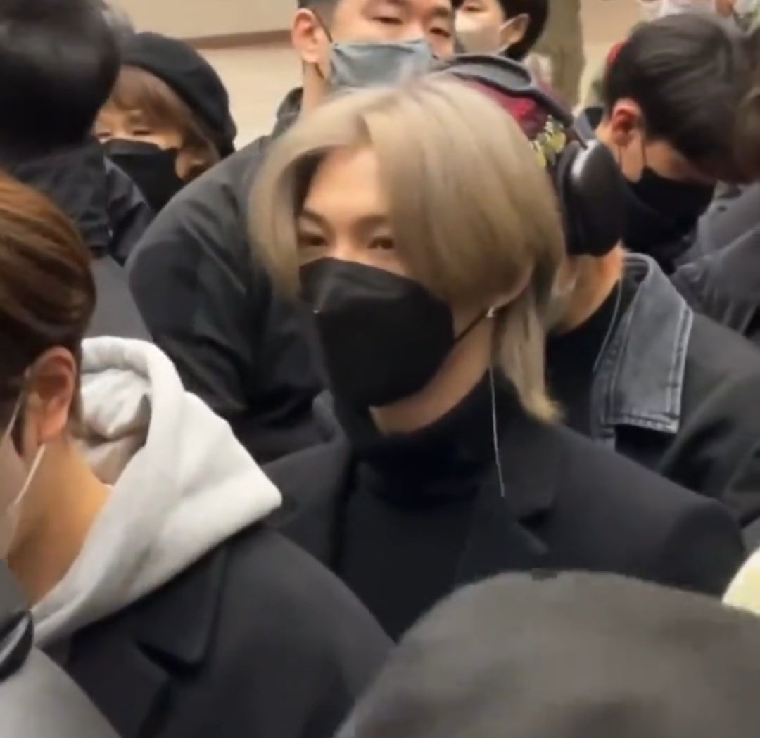 bobalix_'s tweet photo. Wait a freaking minute lee Felix https://t.co/RajwlAwWAY