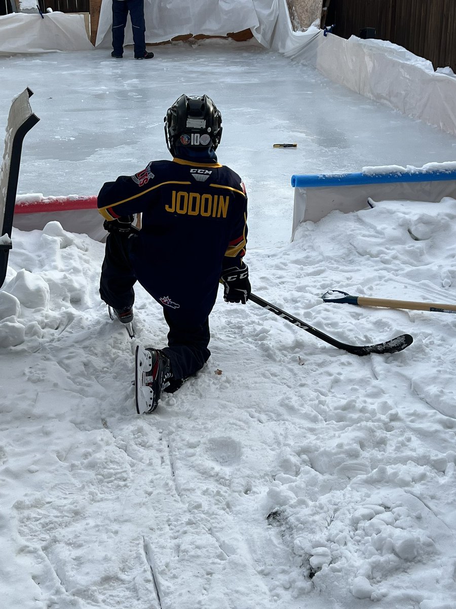 MrsCat10Wood's tweet photo. This is my budding 🌟 Easton getting ready to practice on our ODR @AimeeHawes1 @TheFordFANatic @MapleLeafs @msmaki105 https://t.co/tnCDEaFObg