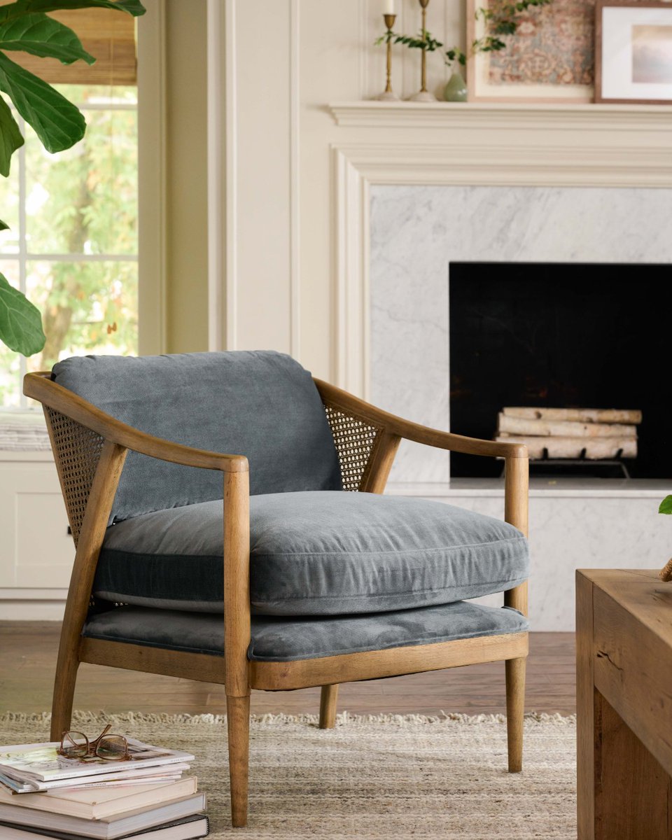 joannagaines's tweet photo. Our spring @magnolia collection is here, and it feels like a fresh, welcome shift into the upcoming season. There’s more to see at https://t.co/lHnk8QGByY! #MagnoliaMarket https://t.co/ND6Mczrhw6