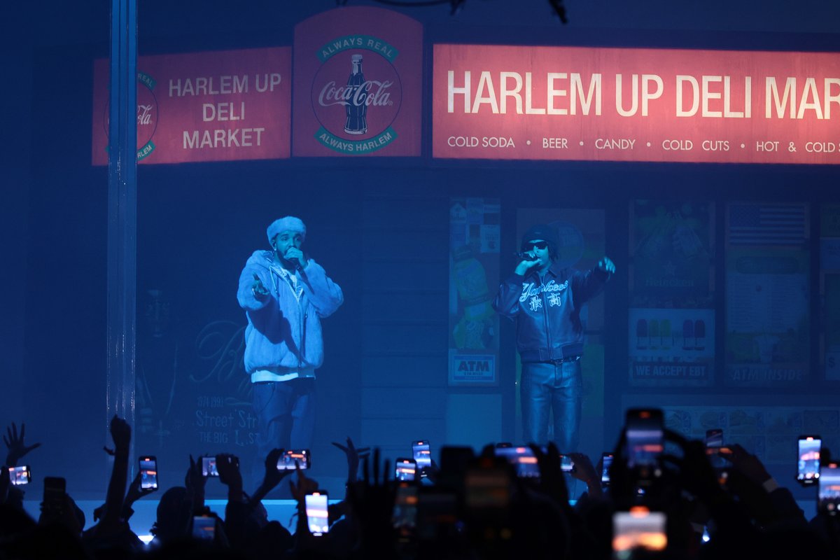 SIRIUSXM's tweet photo. EVERYTHING โ that's the only way we can describe Night 2 of #DrakeAtApollo. ๐พ @Drake @ApolloTheater https://t.co/jkUl2YZ04y