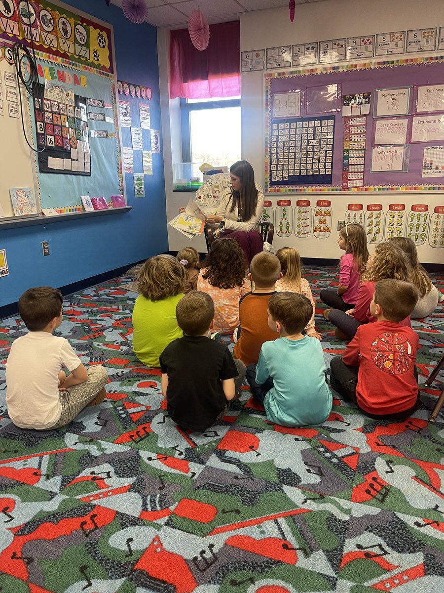 Thanks for visiting us @MissMcCallSLP! The kiddos loved learning about Ellie and her talker.