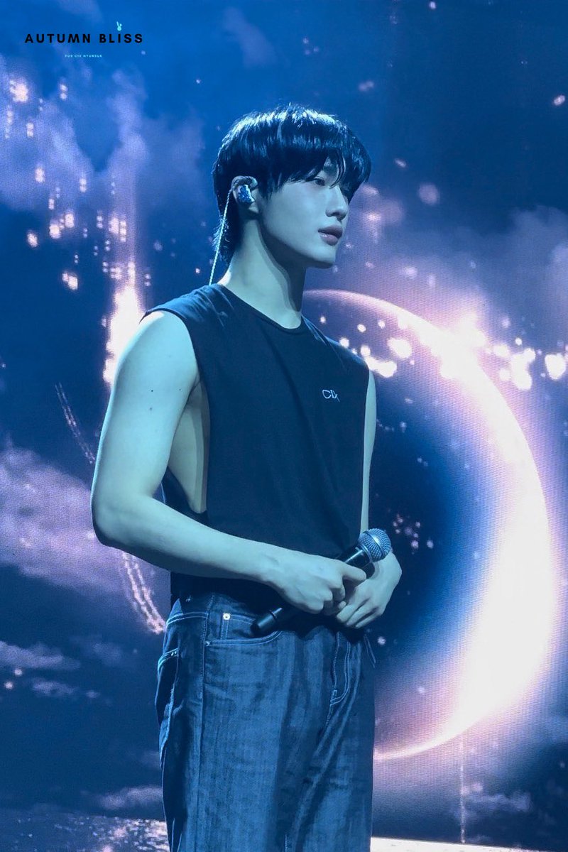 aBLISS_98's tweet photo. 230118 Tilburg 

🐰💙

#현석 #윤현석 #HYUNSUK #CIX #씨아이엑스 https://t.co/OJEydsMx5L