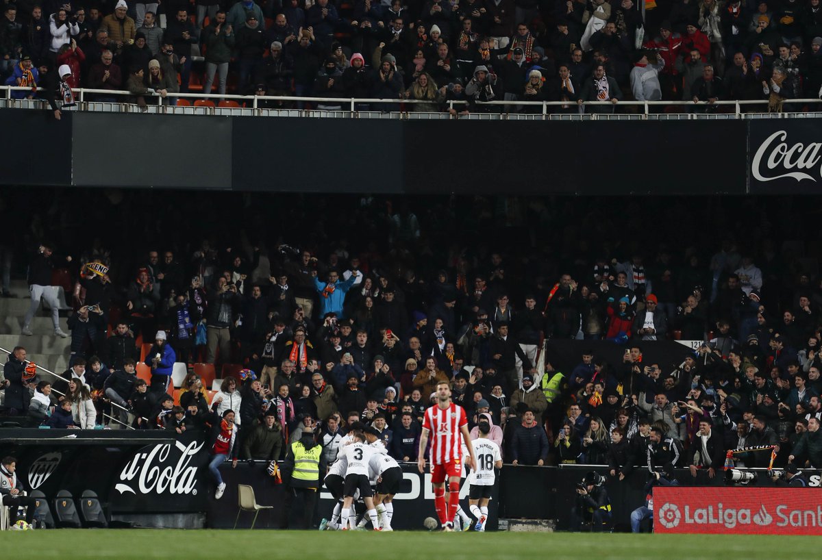 🏟️🦇

#LaLigaSantander | #ValenciaAlmería