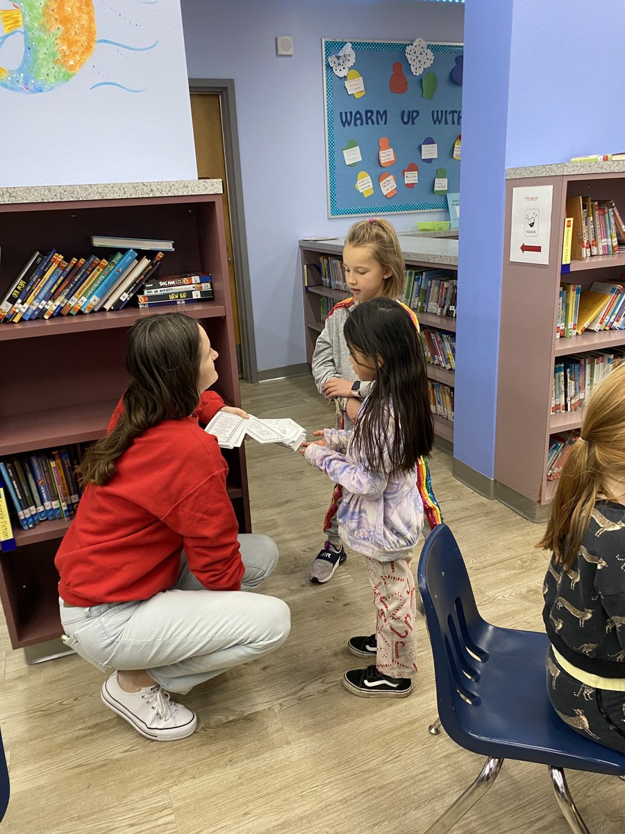 Recess kindness bookmarks with ⁦<a href="/themelgillespie/">Melissa Gillespie</a>⁩ for kindness week ⁦<a href="/LVUSD/">LVUSD</a>⁩ ⁦<a href="/BLDolphins/">Bay Laurel Dolphins</a>⁩ #kindnessforkate