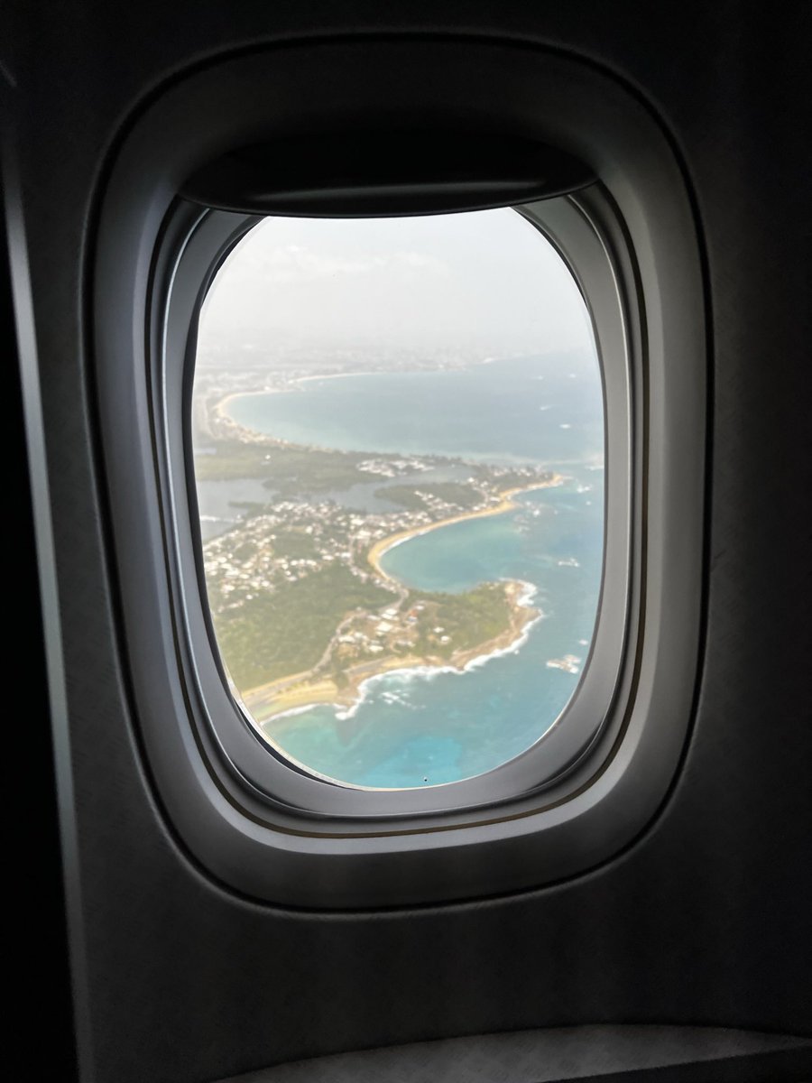 AScotchPrincess's tweet photo. Room with a view. #travel @AmericanAir https://t.co/CKWhLvjPHO