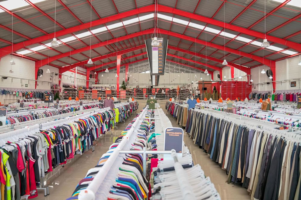 hacklib's tweet photo. Me entero que existe este hermoso, gigante y ordenado lugar en Guatemala City, urge #MegaPaca 👘🧦🎩 https://t.co/fseMOunz2a
