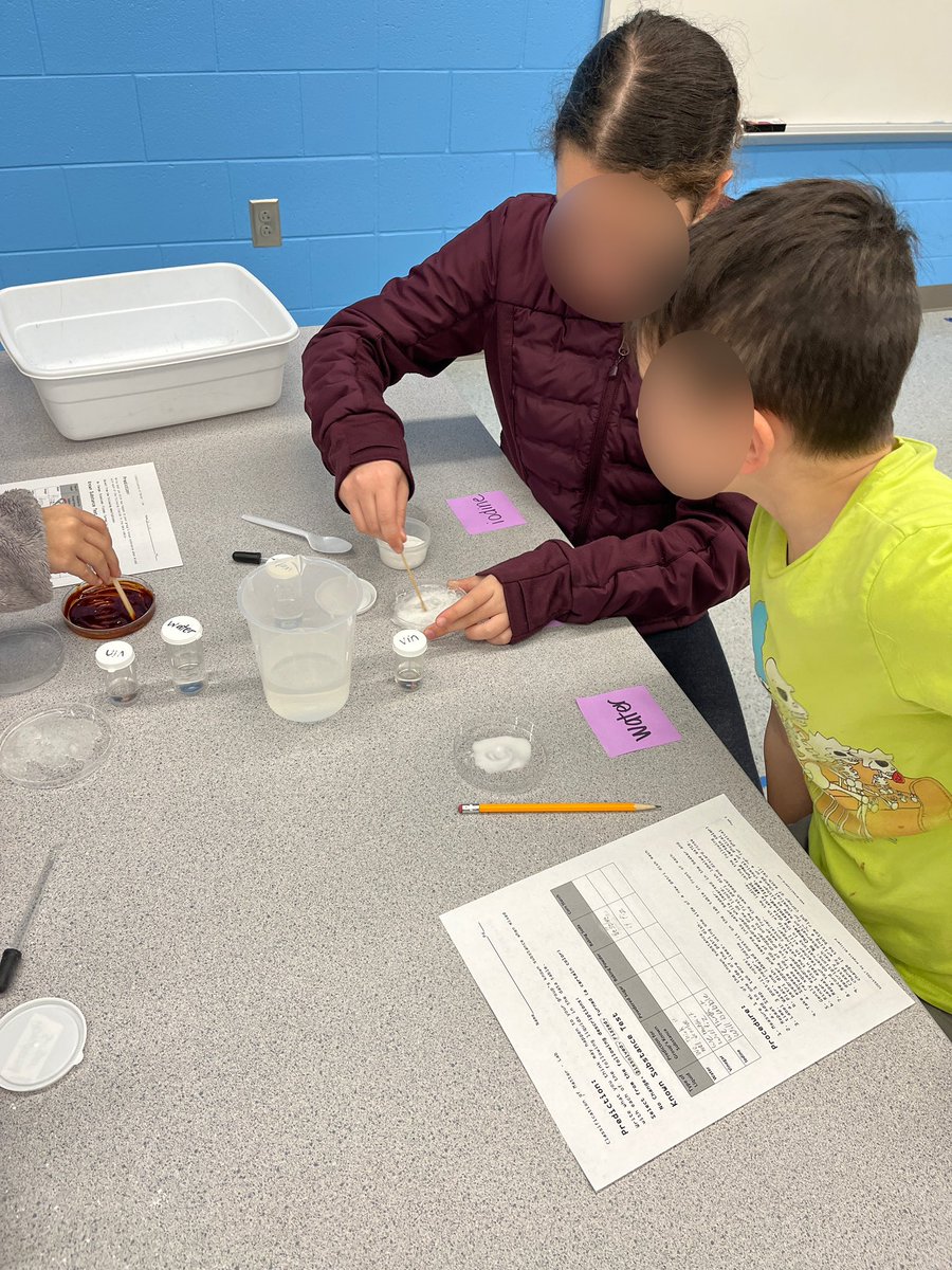 kcollazo's tweet image. These 4th graders became Crime Scene Investigators today in the #STEM lab! Using physical and chemical changes, they recorded data and clues to figure out which suspect was guilty of stealing the cake! 
SO FUN!😎
#STEMeducation #DoScience