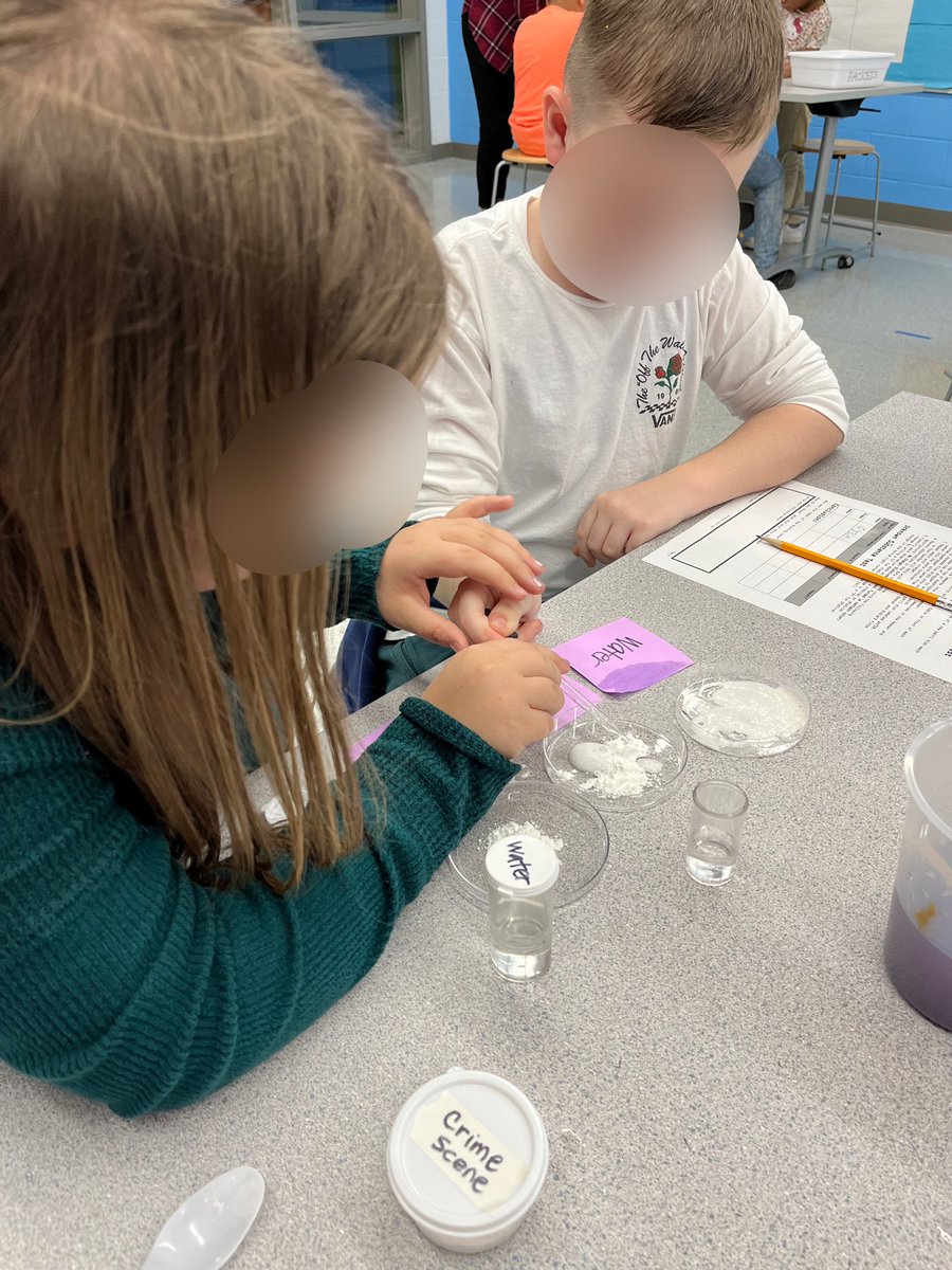 kcollazo's tweet image. These 4th graders became Crime Scene Investigators today in the #STEM lab! Using physical and chemical changes, they recorded data and clues to figure out which suspect was guilty of stealing the cake! 
SO FUN!😎
#STEMeducation #DoScience