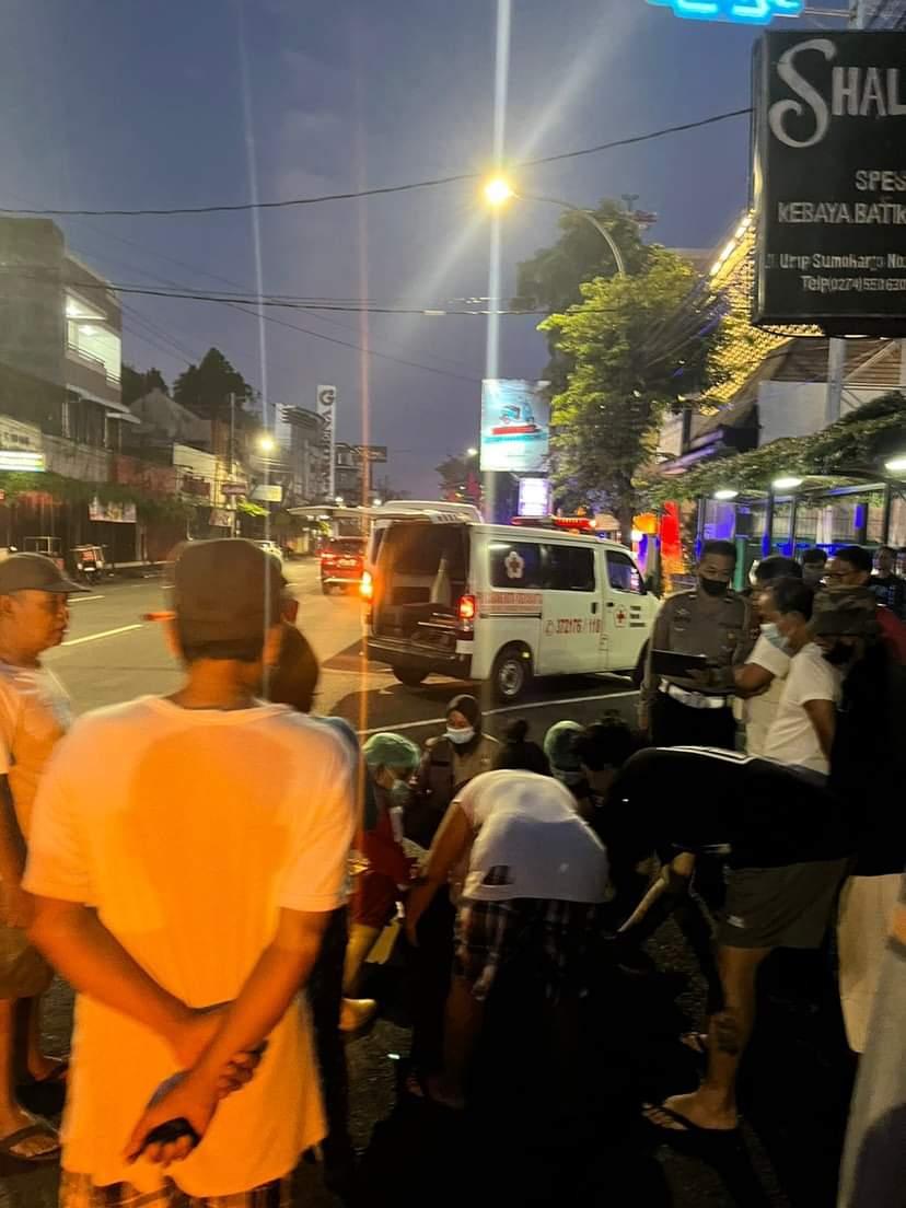 [Breaking News]  tabrak lari, korban Meninggal dunia , yg nabrak bmw e 36 silver

Dimohon etika baiknya bagi si penabrak jika membaca postingan ini

Lokasi: Jl Urip Sumoharjo Yogyakarta
📸: Valleno