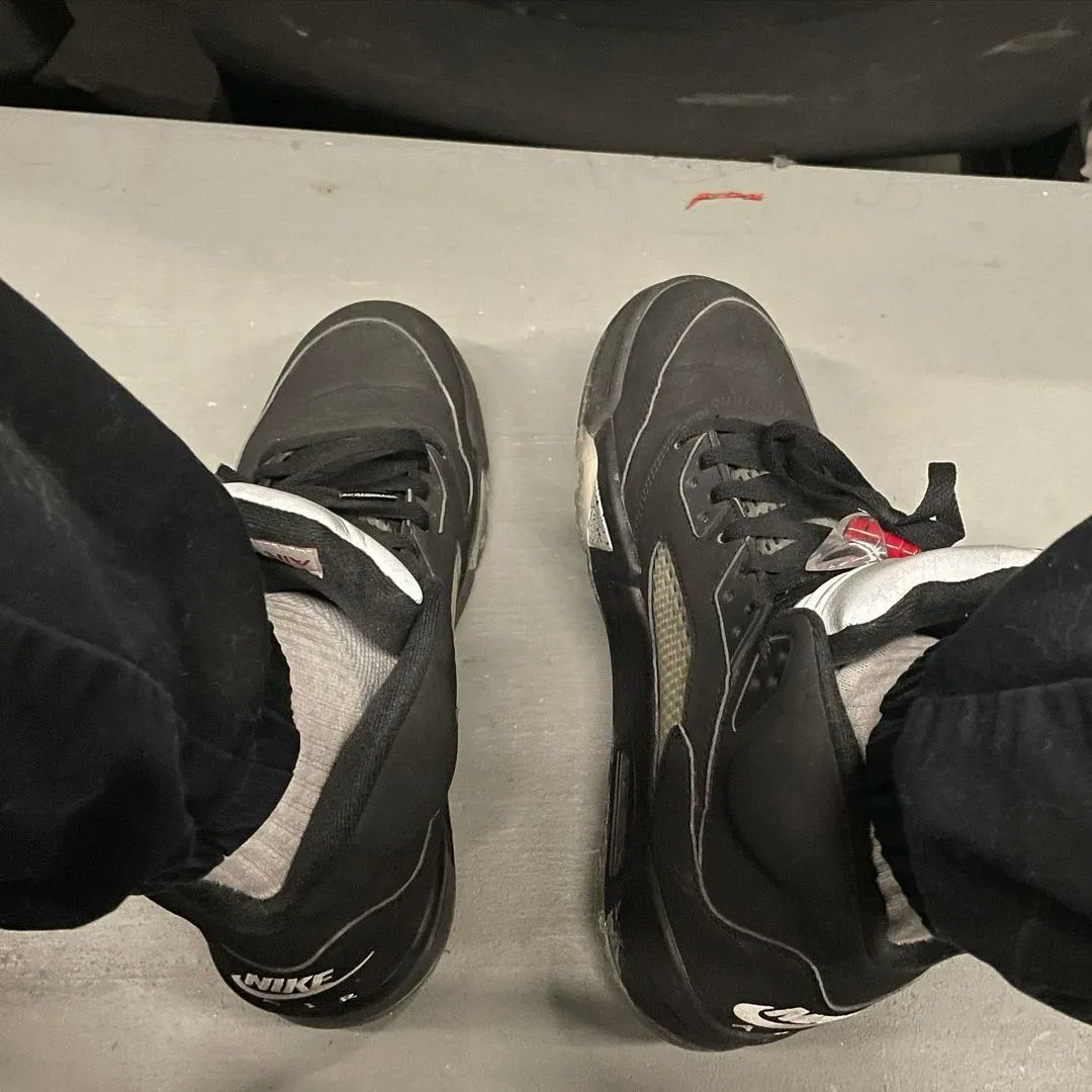 SneakerNews's tweet photo. #SNAsks | What's on feet today? 👣 https://t.co/8Io4BQlCzF