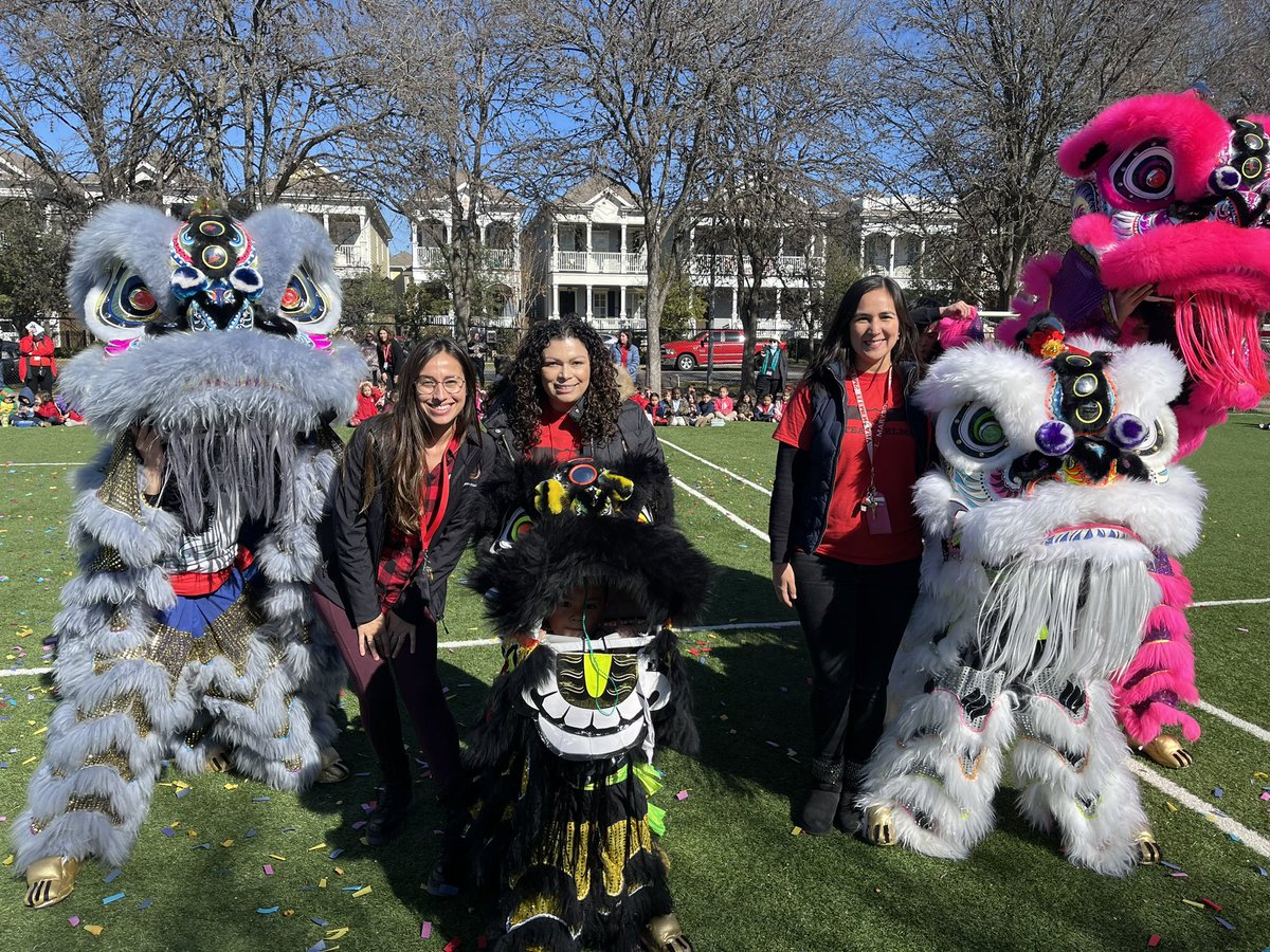 HelmsDLSchool's tweet photo. 🏮Our teachers &amp; staff loved today’s  #LunarNewYear celebration!🏮
@ms_tenorioo @MsMendoza_edu @MsAinHTX @MariaHe10416307 @TeamHISD #HappyLunarNewYear 
🧧¡Feliz Día de Año Nuevo Lunar!🧧 https://t.co/zHCRmpnfpH