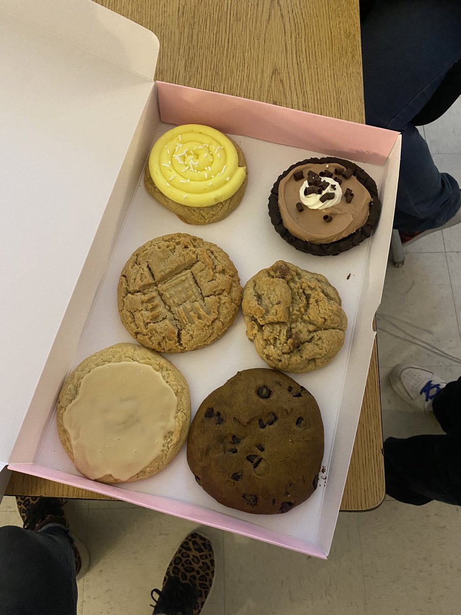 Miss_Jesseph_'s tweet photo. My school, my staff, my team, my parents and my students truly made me feel so special today. I’m truly blessed to share my special day with those closest to me! Thank you so much!! ☺️❤️ #blessed #GISD #Feeling26 #VialElementary https://t.co/mu5UOpaKFj