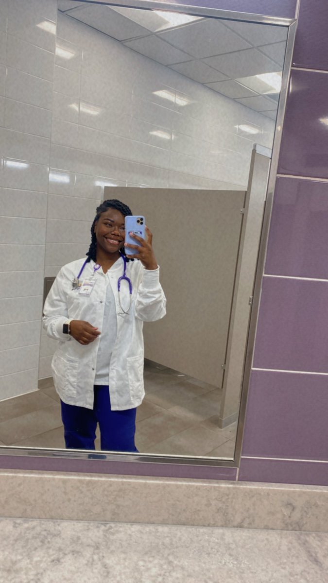 _itslyndsey's tweet image. BSN loading…👩🏽‍⚕️ #futurnrninthemaking #letthefunbegin😅