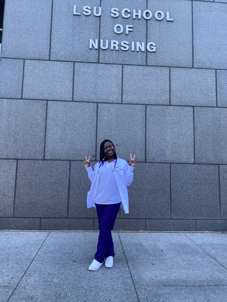 _itslyndsey's tweet image. BSN loading…👩🏽‍⚕️ #futurnrninthemaking #letthefunbegin😅