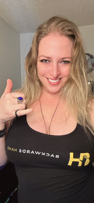 Just me chillin with the @Backwards_Hand gear before I go to lunch with my wifey 😻  Can&rsquo;t wait to see<a class="tags" target="_blank" title="On Twitter" href="/?out=eyJ0eXAiOiJKV1QiLCJhbGciOiJIUzUxMiJ9.eyJpYXQiOjE3MjU1NDUyNTcsImlzcyI6InR3cG9ybnN0YXJzLmNvbSIsIm5iZiI6MTcyNTU0NTI1NywiZXhwIjoxNzU3MDgxMjU3LCJyZWRpcmVjdF91cmwiOiJodHRwczovL3R3aXR0ZXIuY29tL0JhY2t3YXJkc19IYW5kIn0.dmTb1JFxqu5dJJARK90V1j5loUafnPd1JlyQok1_-Ua_2xw4sMCjpPl6i3P0LHfC6oOeS9py_-QGmXE5ShgvUw">@Backwards_Hand</a><a href="/tag/bigolive"class="tags"><span>#bigolive</span></a>