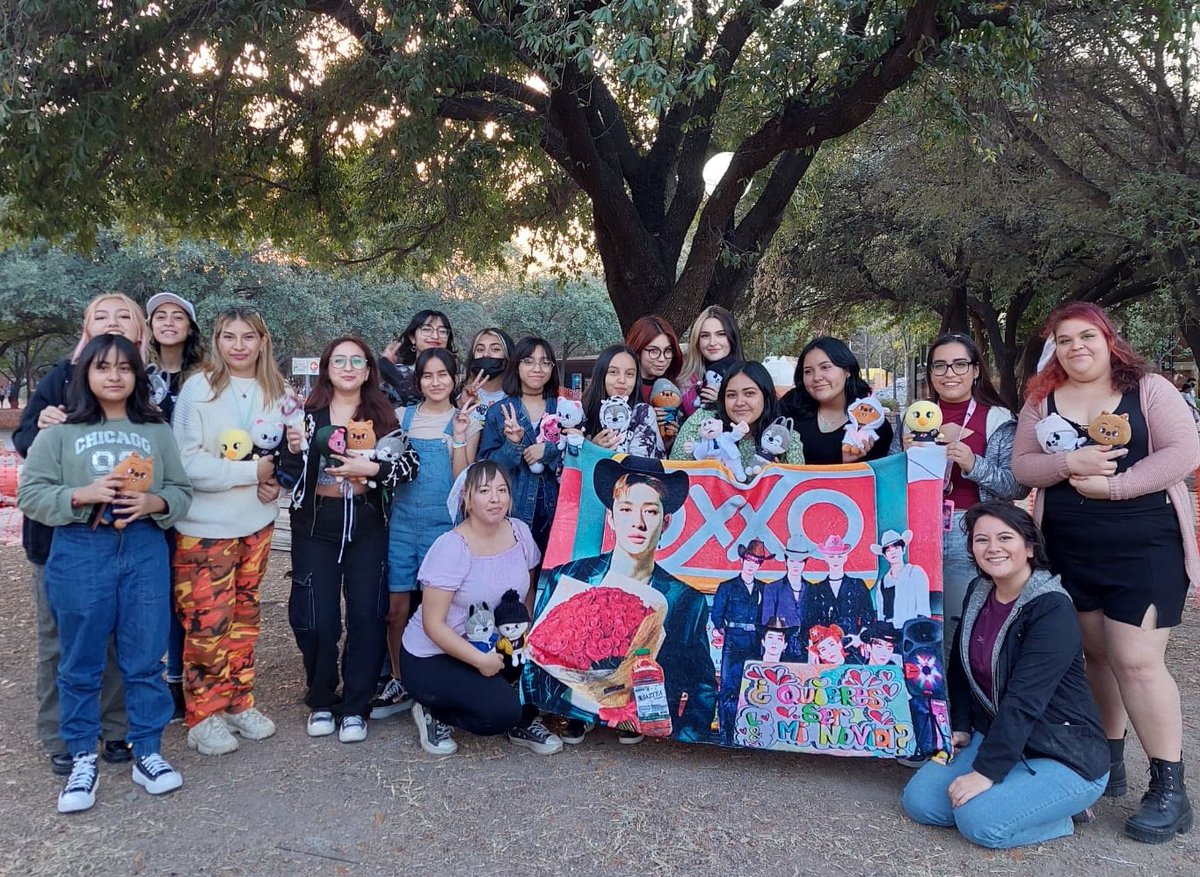 Stay_MTY's tweet photo. Picnic 3racha Day 🐓🧡
•01•21•23✨

#straykids #skz #stay #staymty #mty #kpop #picnic #bangchan #leeknow #changbin #hyunjin #han #felix #seungmin #i_n #skzoo #wolfchan #leebit #dwaekki #jiniret #quokka #bbokari #puppym #foxi_ny #3racha #cb97 #spearb #j_one https://t.co/4dKljNR8U1