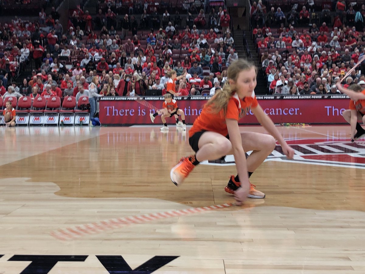 BrookJumpRopers's tweet photo. Brook Intermediate Jump Rope Team performing at The Ohio State Halftime#Wow#Go Colts#Go Buckeyes https://t.co/RMViwGJ7cW