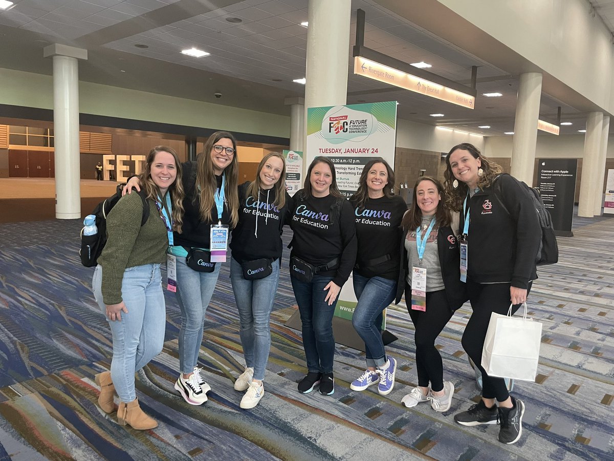 AbbyPagryzinski's tweet image. Quick photo with the @Canva team!! 💙💜 #FETC