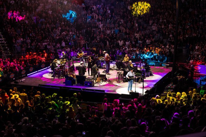 Choose a song that you can't wait to hear live this summer at one of George's seven stadium shows!

📸: Brooks Burris