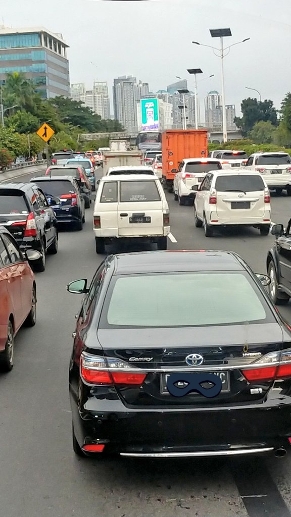 dhanuscoot's tweet photo. Terjadi kemacetan lalu lintas dari Slipi menuju tomang..info sementara terjadi laka kendaraan truck..agar tetap hati2. @RadioElshinta @infojakarta @PTJASAMARGA https://t.co/fTJ4InAKkU