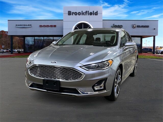 Experience this Pre-Owned 2020 #FordFusion Titanium! 👍 Heated Leather Seats, Rear Back-Up Camera, Remote keyless entry, Sunroof/ Moonroof & MORE.

#preownedvehicle #usedvehicle #usedcar #preowned #preownedcar #marltonnj #marltonusedcars

brookfieldchrysler.net/vehicle-detail…