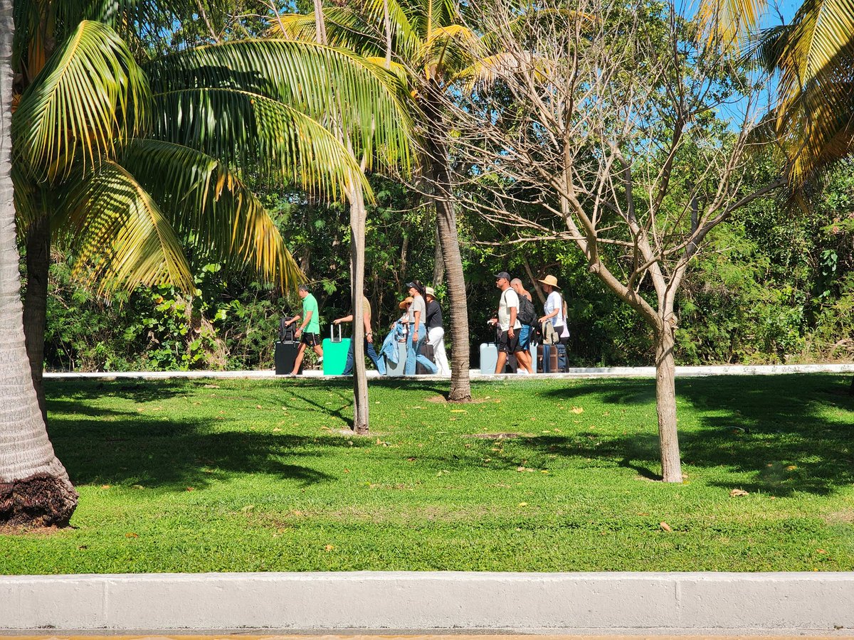 Hawkgrad's tweet image. Taxi Driver Uber Protest in Cancun.  Road closure and no way into resorts.  People walking to the airport. #Cancun #uberprotest #taxi