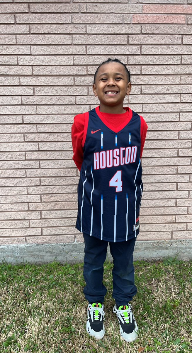 Michae1R's tweet photo. @JalenGreen @clutchthebear @HoustonRockets it’s my nephew’s 8th Birthday and he got himself a Green jersey his favorite player and is headed to the game tonight!! https://t.co/VGYVEOue2l