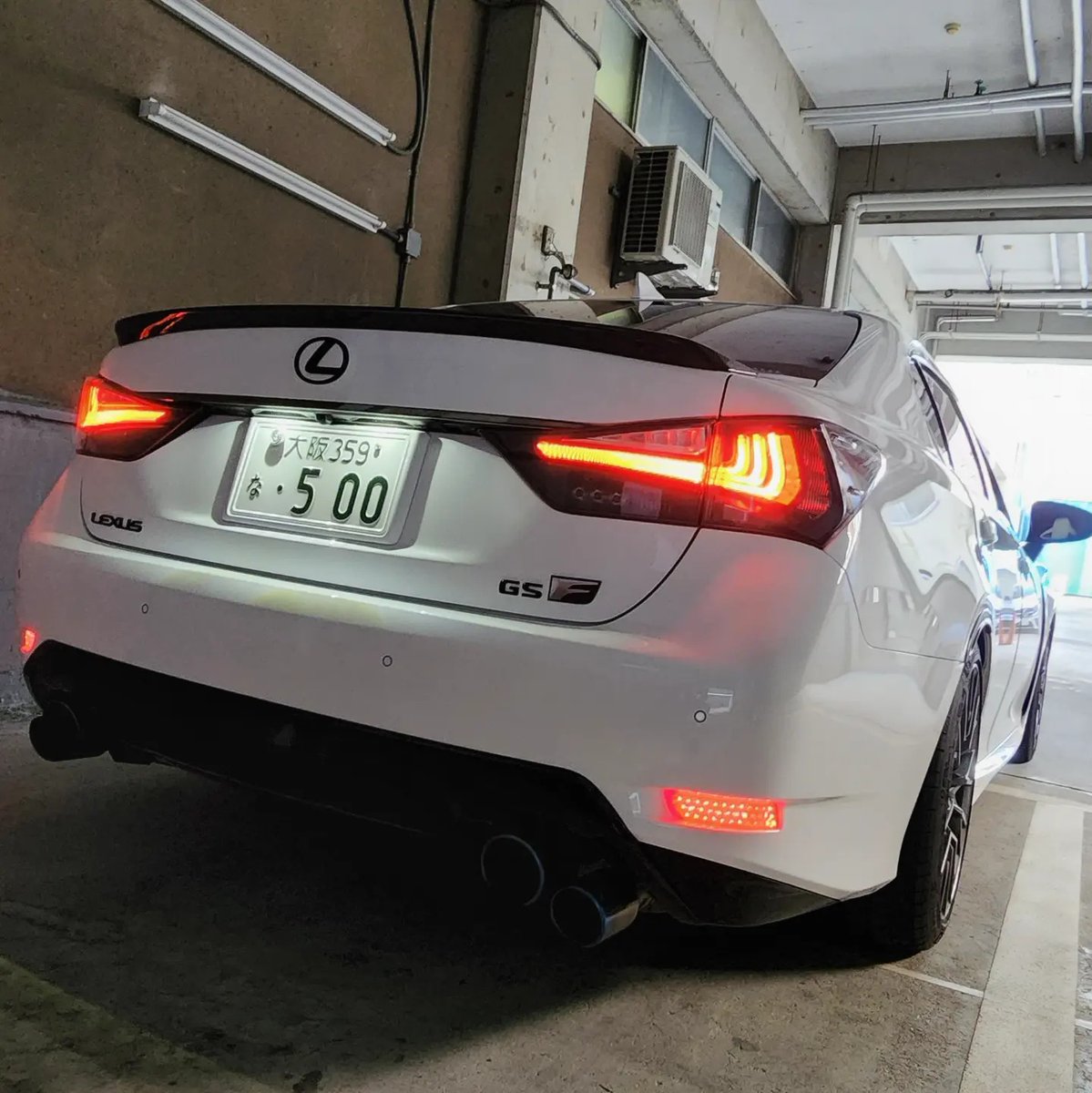 shinko1048's tweet photo. 【拡散希望】お客様のレクサスGS-Fが昨晩、東大阪市のご自宅で盗難に遭われました。シルクブレイズフロントスポイラー、LEDリフレクター!発見されたら連絡ください。#url10 #lexus #2urgse #lexusgsf #gsf #5000cc #tomsexhaust #tomsbarrel #silkbraze #tomscoilovers #自動車盗難 #見つけてください https://t.co/hSHjfsa5zM