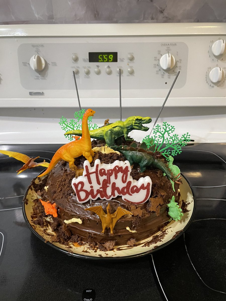 xr3b3ll10nx's tweet photo. Happy b day to my roomie and he really loved the cake i made too #birthdaycake #dinorama #dinosaurs #cake https://t.co/KfMe5JI3kt