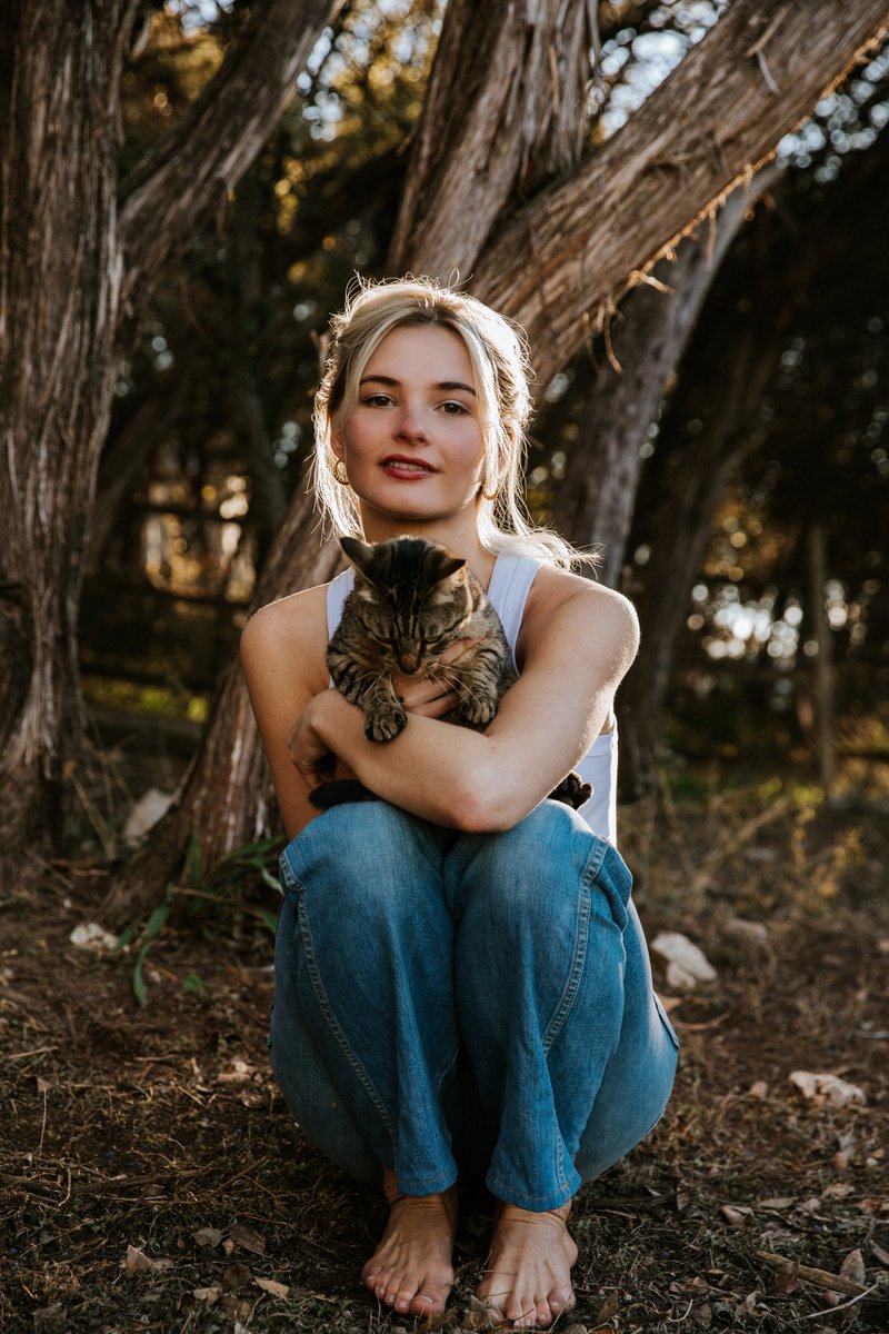 StefanieScott's tweet photo. me &amp; Joni, a love story 🥺 Photographer: Claire Schaper https://t.co/TWgTEw5S86