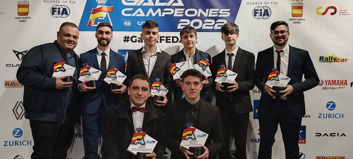 Ya tenemos en casa el trofeo de campeón rally 4 de <a href="/virtual_rfeda/">Virtual RFEDA</a> <a href="/CERAVirtual/">CERA Recalvi Virtual</a> organizado por <a href="/SIMRALLY_es/">SIMRALLY</a> . Buena experiencia y conociendo a compañeros del simracing. <a href="/ASG_Simracing/">ASG Simracing</a> #GalaRFEDA22