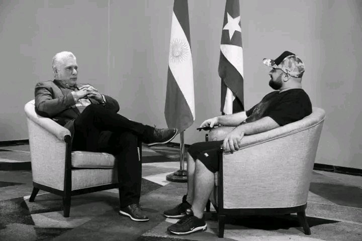 Nuestro  presidente  conversó esta tarde con el youtuber argentino Daniel Devita - Doble D.no se pierda la entrevista mañana desde  su canal.

YO SIGO A MI PRESIDENTE! 
#YoSigoAMiPresidente 

#Cuba 🇨🇺 #Argentina 🇦🇷#mejorsinbloqueo