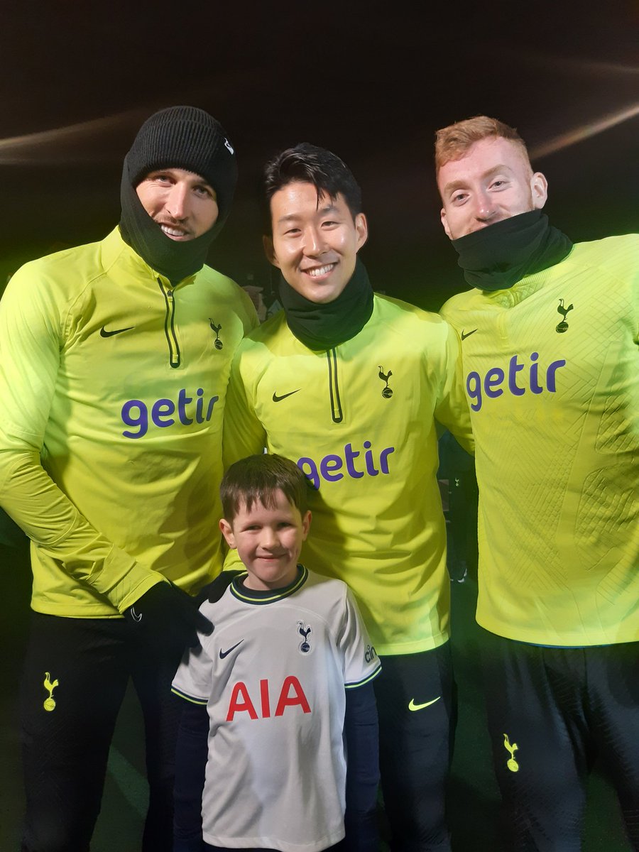 AndyGreeves's tweet photo. A truly magical night that Henry Jon Hotspur Greeves will never forgot. Thank you so much @fulhamfc @SpursOfficial https://t.co/rY0gJcNBgO