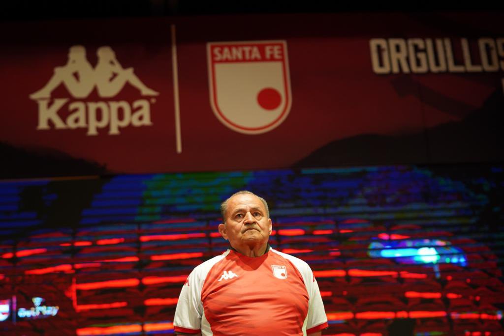SantaFe's tweet photo. 👏👏 Don Alfonso Cañón 🦁❤️🤍 

#OrgullosamenteBogotanos 🇮🇩 https://t.co/RZywEoF2dy