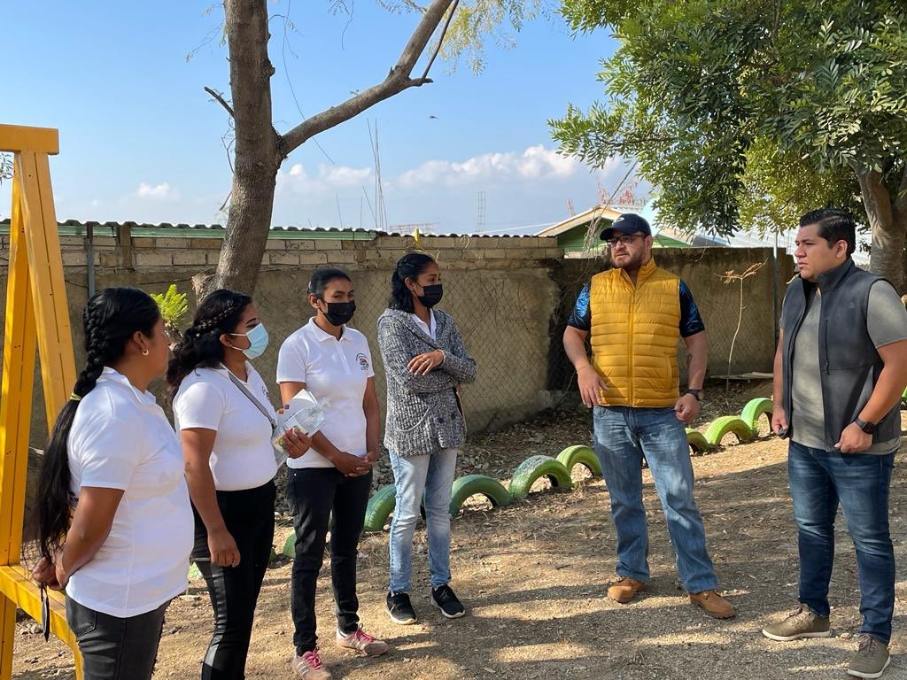 CarlosLopez_LJ's tweet photo. Como dice nuestro Gobernador @salomonj ¡Somos de territorio no de escritorio! Nos encontramos en el Jardín de Niños de la Colonia Lomas de San Javier, venimos a sumarnos y a escuchar sus necesidades, brindaremos soluciones inmediatas.
 #JuventudQueTransforma
#NoPodemosFallar https://t.co/W1b68fK2FU