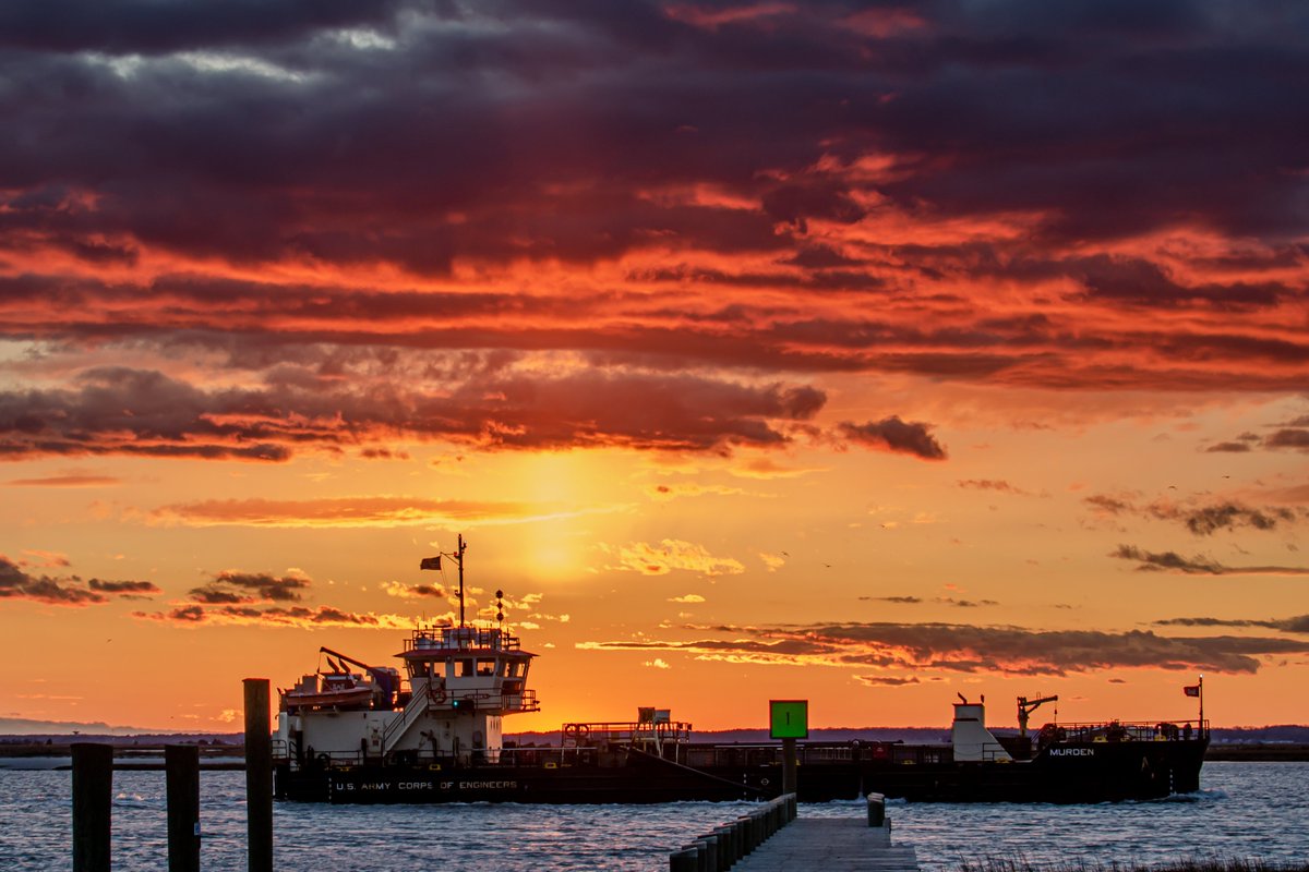 Sailing into Chincoteague, U.S. Army Corps of Engineers Murden, 156-foot by 35-foot split-hull hopper dredge. With a very nice sun pillar to top it off. #USACE #dredging #Chincoteague #sunpillar #lightpillar