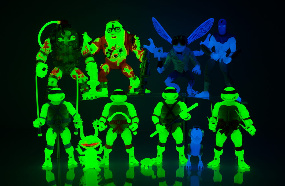 VeebsToys's tweet photo. Let your SOUL GLOW! Or if not that, let the residual #MutagenOoze that was essential to your Turtle Transformations glow! That is a sharp #Glowinthedark group from @super7store. More on the #TeenageMutantNinjaTurtles figs tomorrow.
#Super7 #TMNT #TMNTULTIMATES #Fwoosh #TheFwoosh https://t.co/8GsvtScJiH