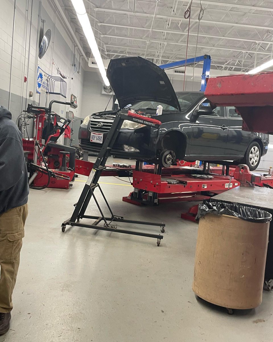 EHOVEworks's tweet photo. Here are some reasons our @EHOVEce students think you should come to Ehove and experience new things! Working on cars, robotics, machinery and culinary. #EHOVEvips #EHOVEvip https://t.co/Qm1pz20JoJ