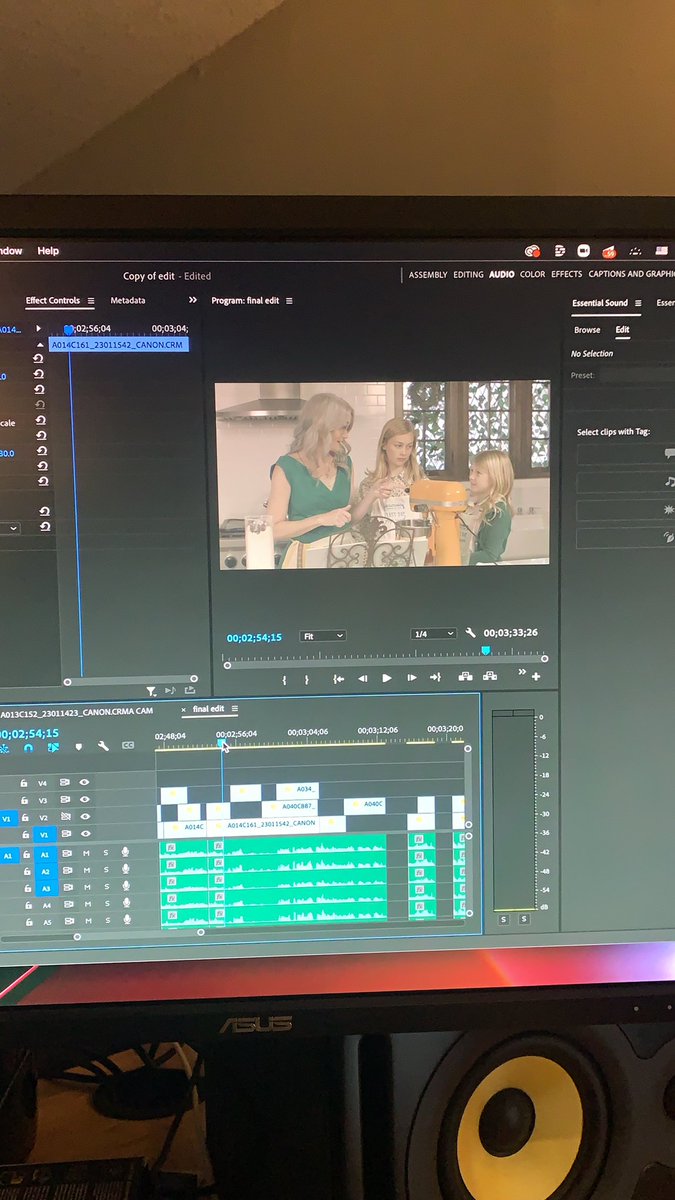 Si I’m editing a cooking catholic program to have some safety income🙃