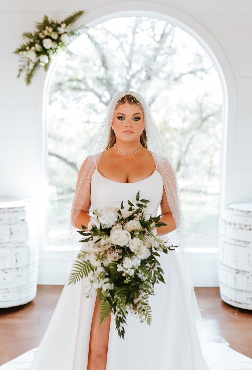 kadimaee's tweet photo. here comes ✨THE✨ bride https://t.co/zMY5xE9Nyj