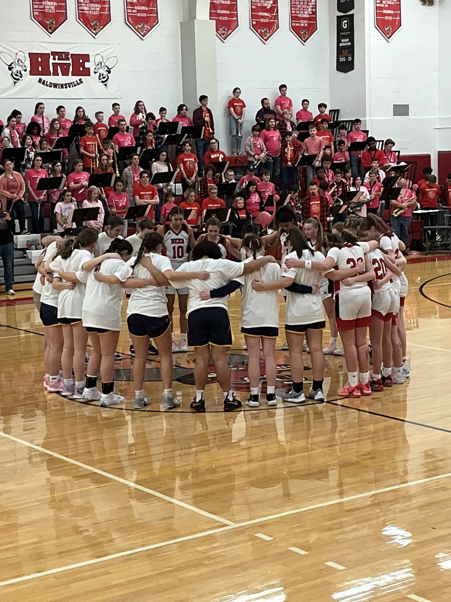 elizdonaldson's tweet photo. WG and Bville JV and V girls basketball teams standing together for 19 second moment of silence for Ava Wood. ❤️🏀💙💛 https://t.co/0HcP2kyu1g