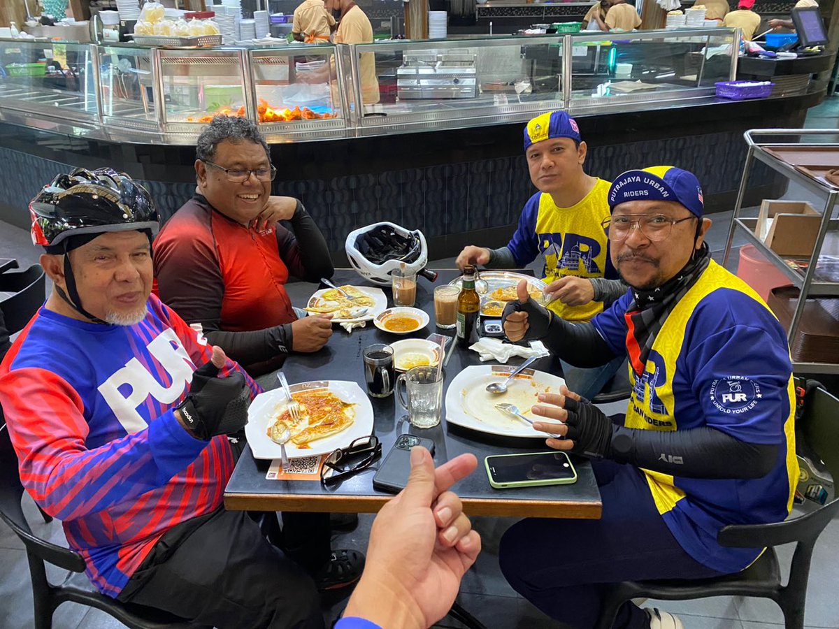 edyham's tweet photo. Kayuh sikit
Makan Banyak 

Barulah R.E.A.L 😂😂

#alangbronok #puriders #gfb #gatehfoldingbike https://t.co/2cN8FRo8Vb