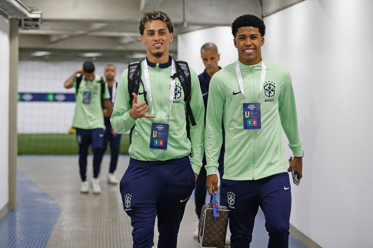 respostahist's tweet image. 😍😍🥹💢💢#BaseForte