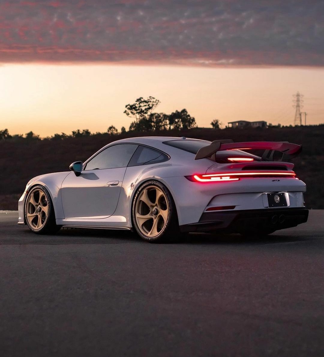 PorscheCIub's tweet photo. White 992 GT3 https://t.co/OJjkxULElS