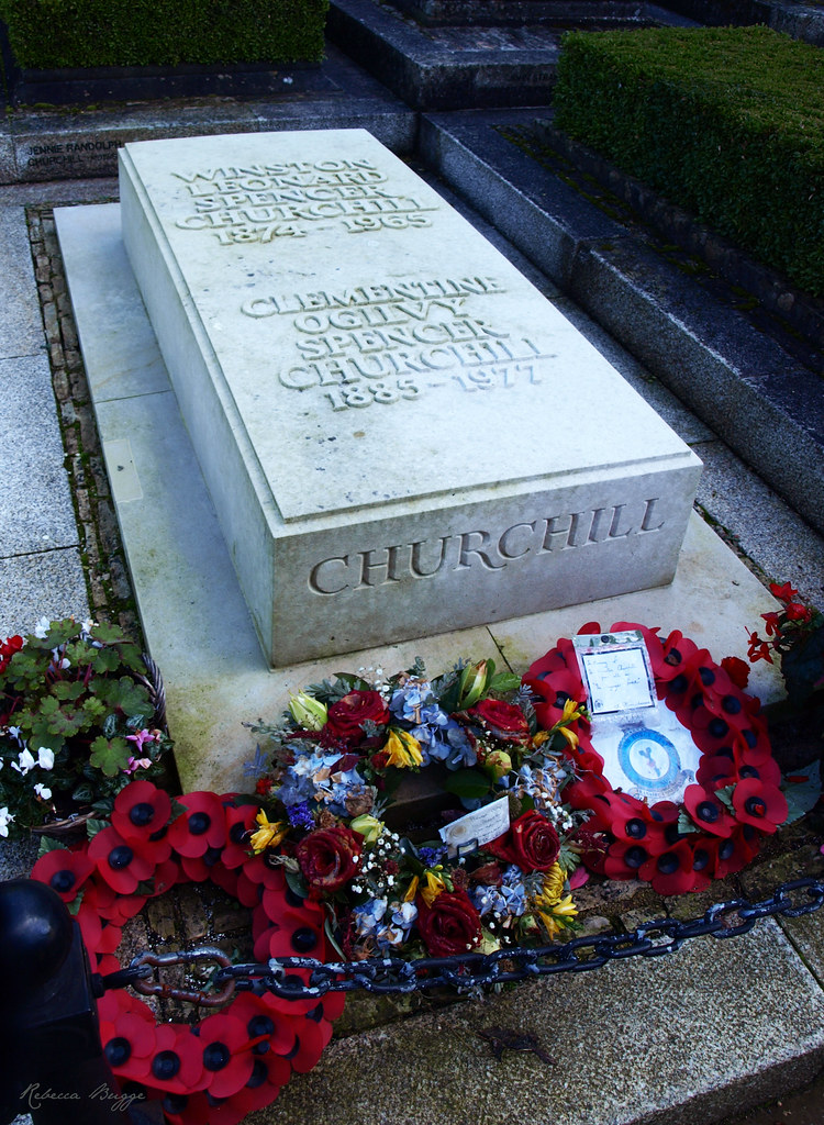 garrypickles's tweet photo. Jan 24th 1965ย Death of Sir Winston Churchill, aged 90. He correctly predicted that he would die on the same date as his father, Lord Randolph Churchill who died exactly 70 years previously. The graves of Winston & his father are in St Martins Churchyard at #Bladon, #Oxfordshire https://t.co/LJqYm5M7j5